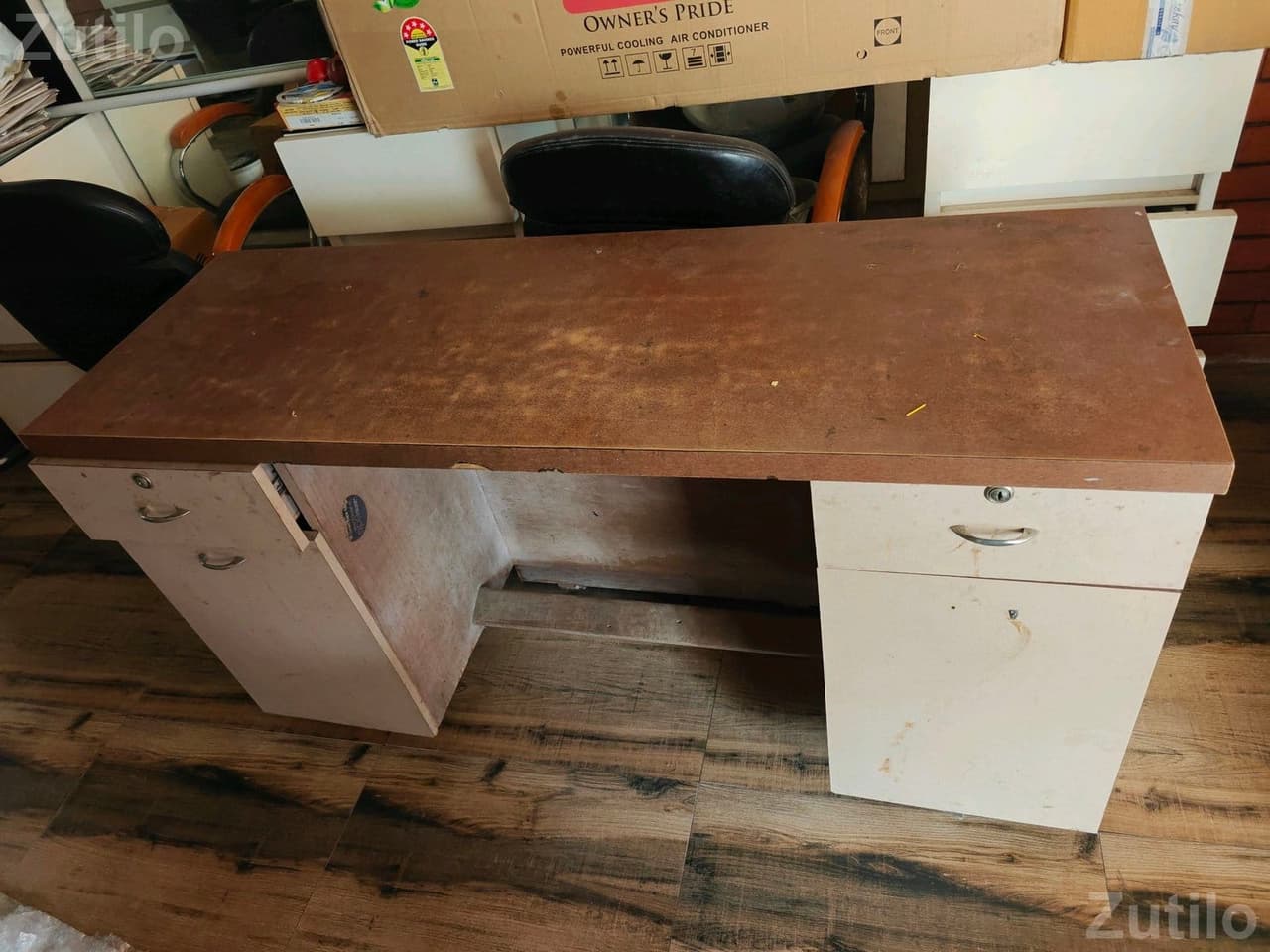 Salon Furniture Set with Chairs Sofa and Mirrors - ઓફિસ ફર્નિચર - અમદાવાદ શહેર - Image 2