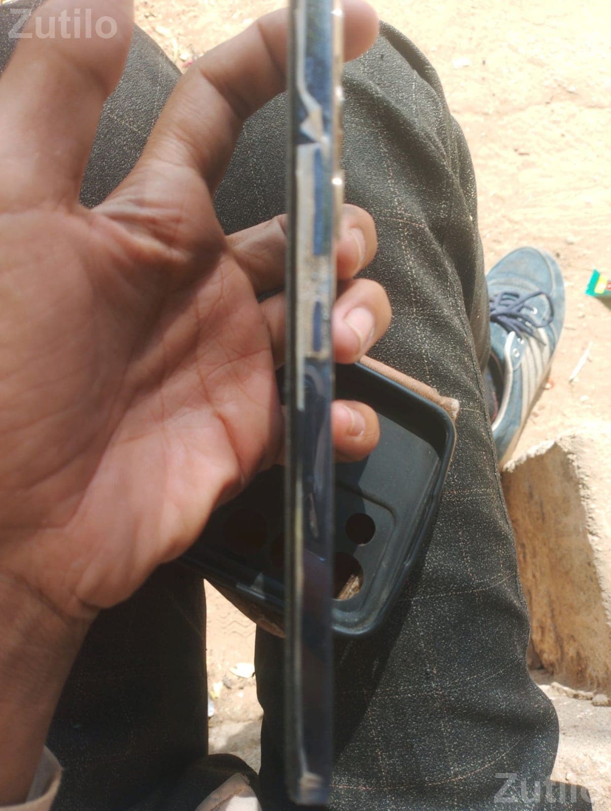 Android Smartphone with Cracked Screen - Mobile Phones - Deesa - Image 3