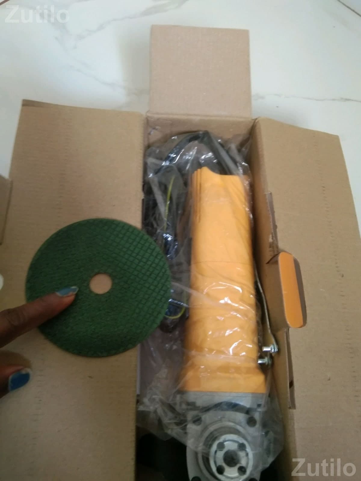 Sharp Gold 100mm Angle Grinder Kit - ટૂલ્સ અને હાર્ડવેર - રાજકોટ શહેર - Image 2