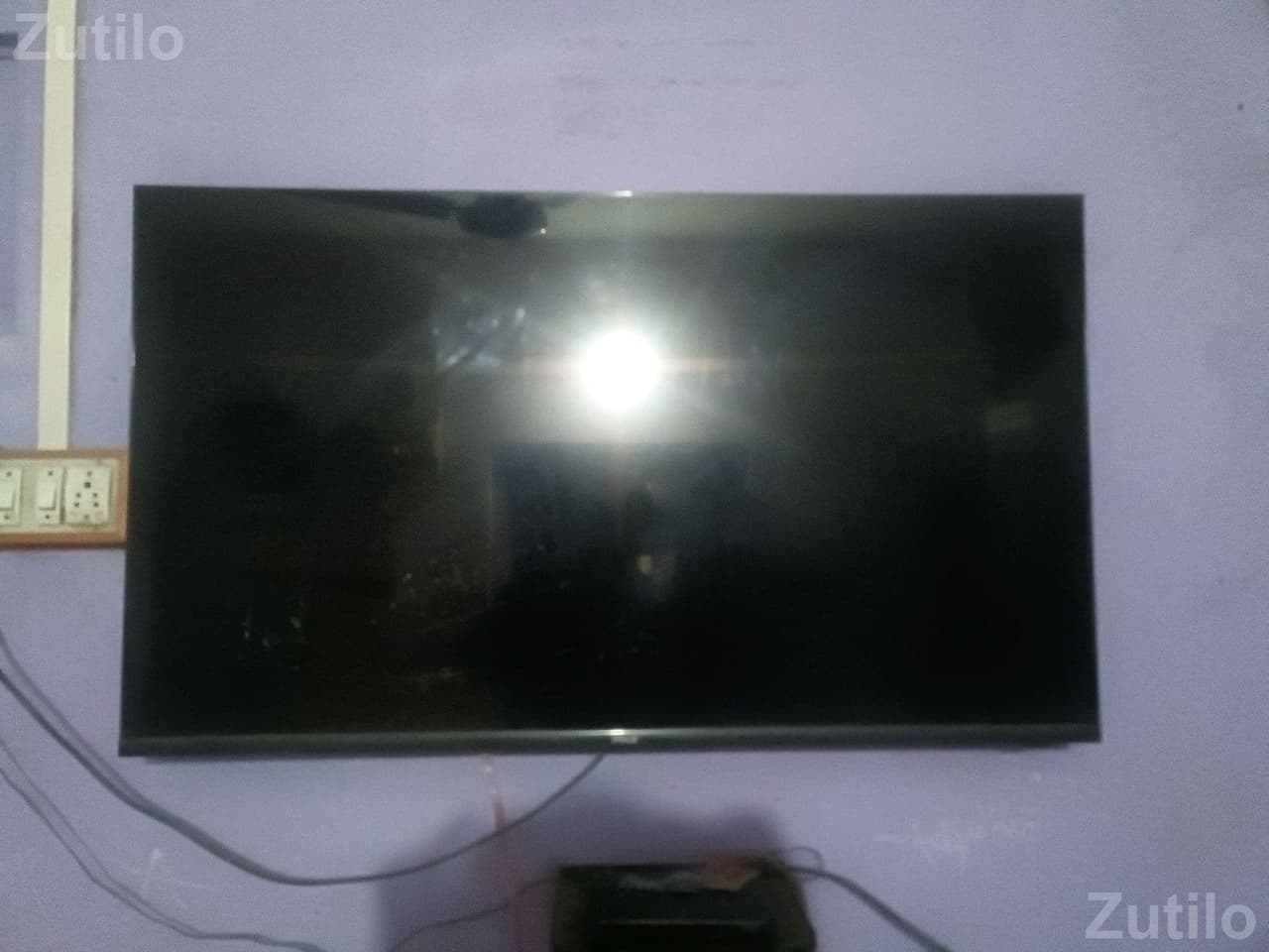 PHX 43 Inch TV with Cracked Display - TVs - Mahuva - Image 2