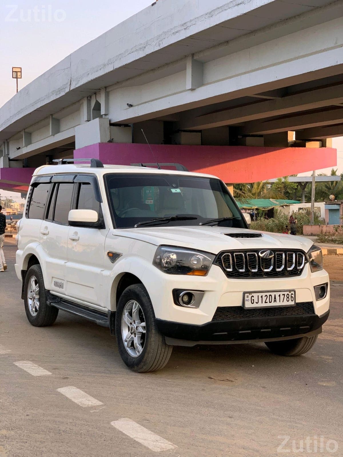 Mahindra Scorpio White SUV