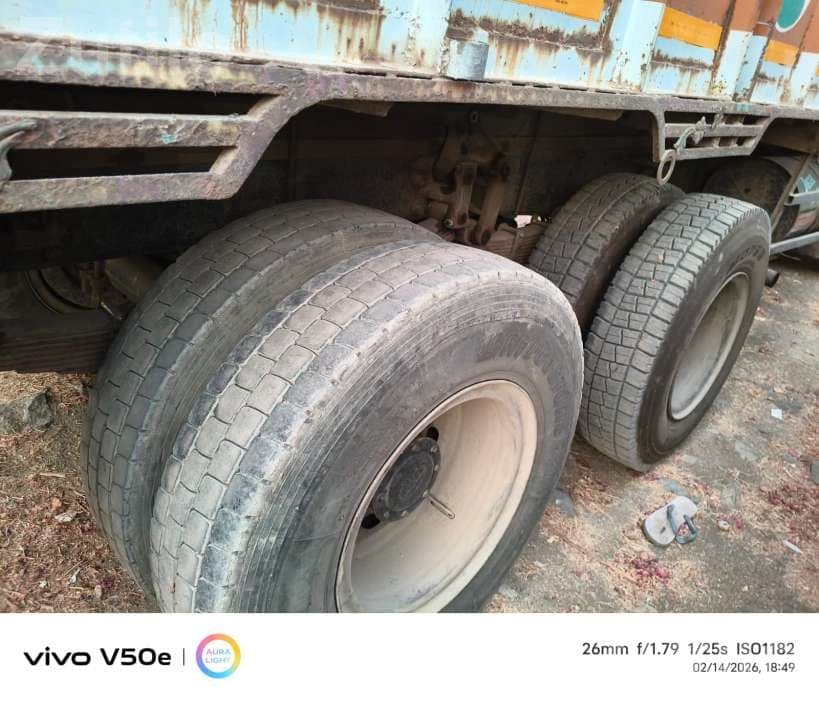 Tata 10 Wheeler Truck 2011 Model - Trucks & Lorries - Kotda Sangani - Image 5