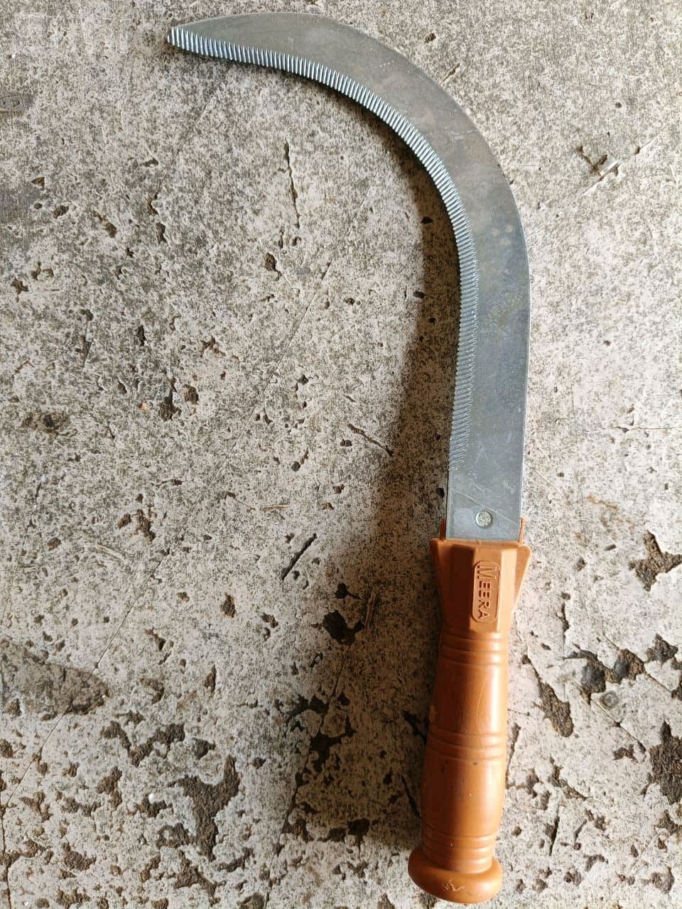 Curved Hand Sickle Set with Plastic Handle - ટૂલ્સ અને હાર્ડવેર - રાજકોટ શહેર - Image 2