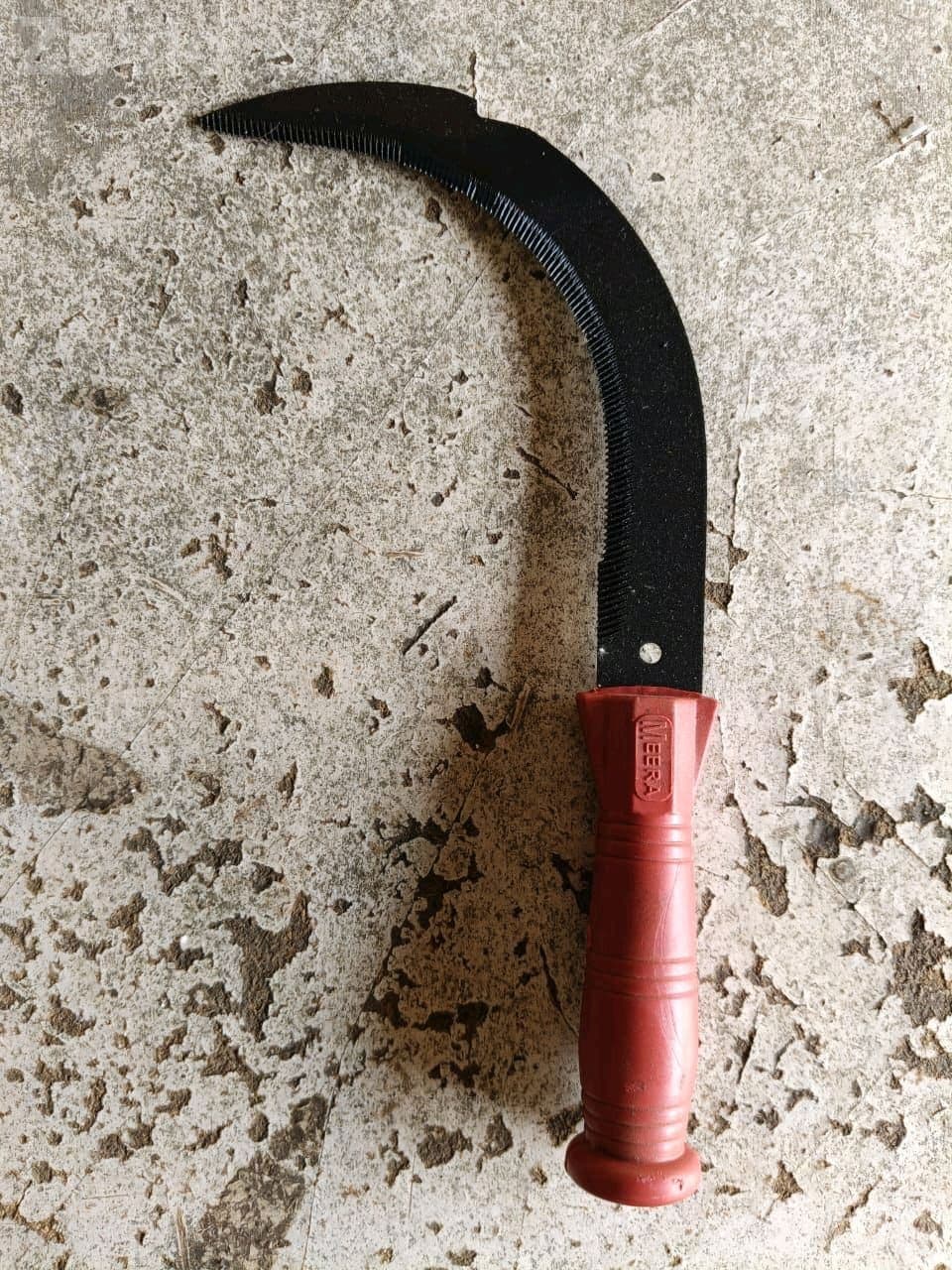 Curved Hand Sickle Set with Plastic Handle - ટૂલ્સ અને હાર્ડવેર - રાજકોટ શહેર - Image 4