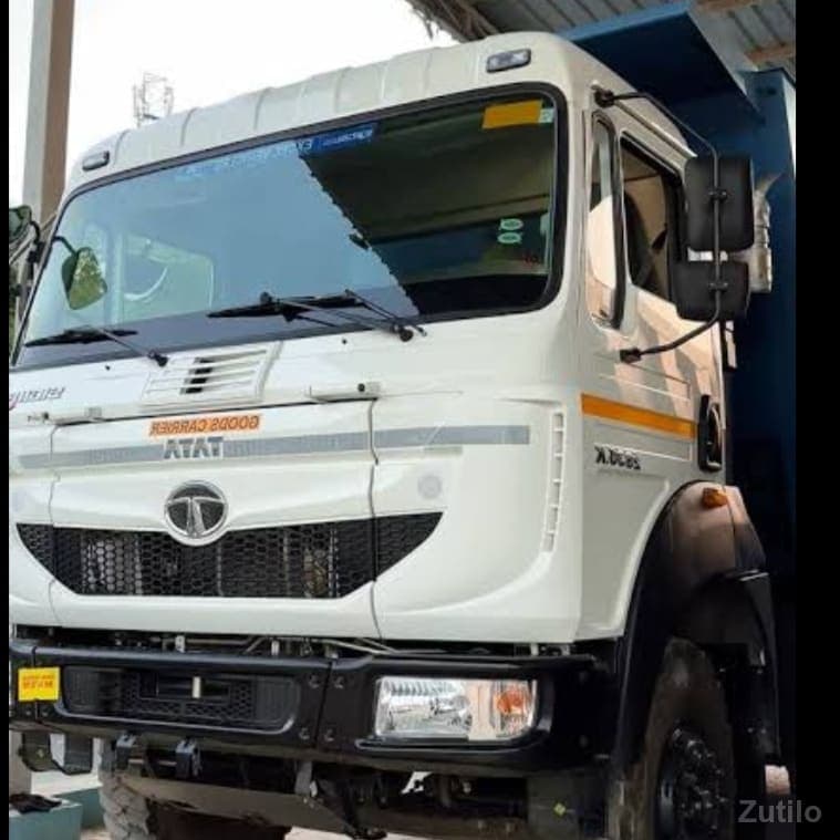 Tata truck - Trucks & Lorries - Kamrej - Image 1