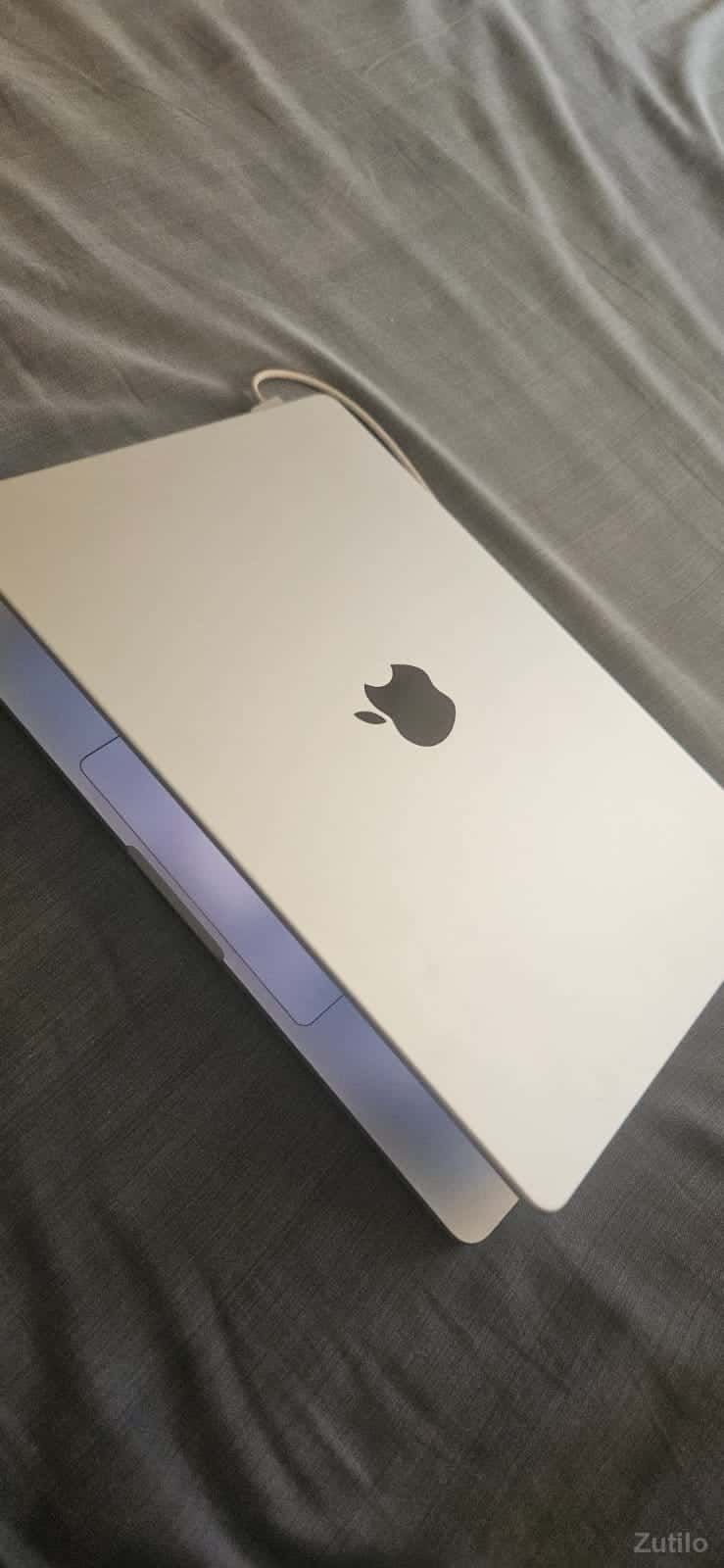 apple · good · ₹50,000 apple · good · ₹50,000