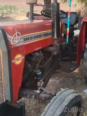 ટેકટર વેચવાનો છે ટેકટર વેચવાનો છે