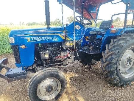 ટ્રેક્ટર વેચવાનું છે ટ્રેક્ટર વેચવાનું છે