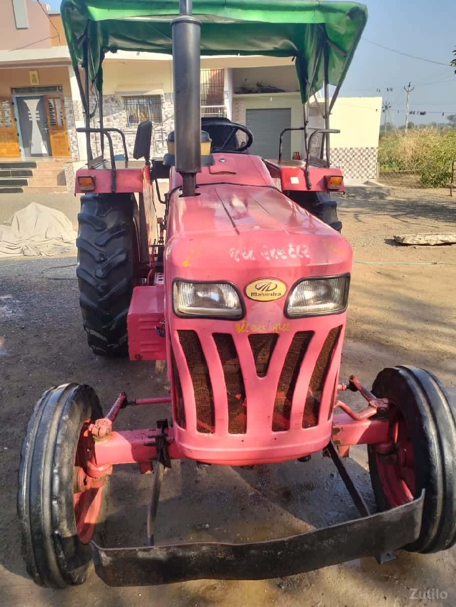 ટ્રેક્ટર વેચવાનું છે ટ્રેક્ટર વેચવાનું છે