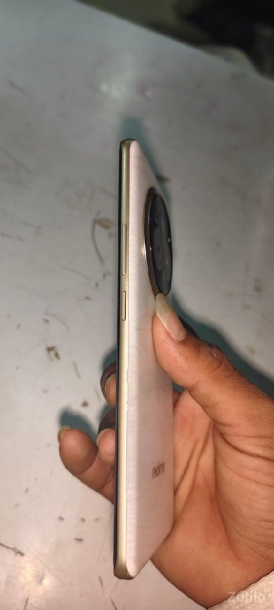 આ મોબાઈલ વેચવાનો છે