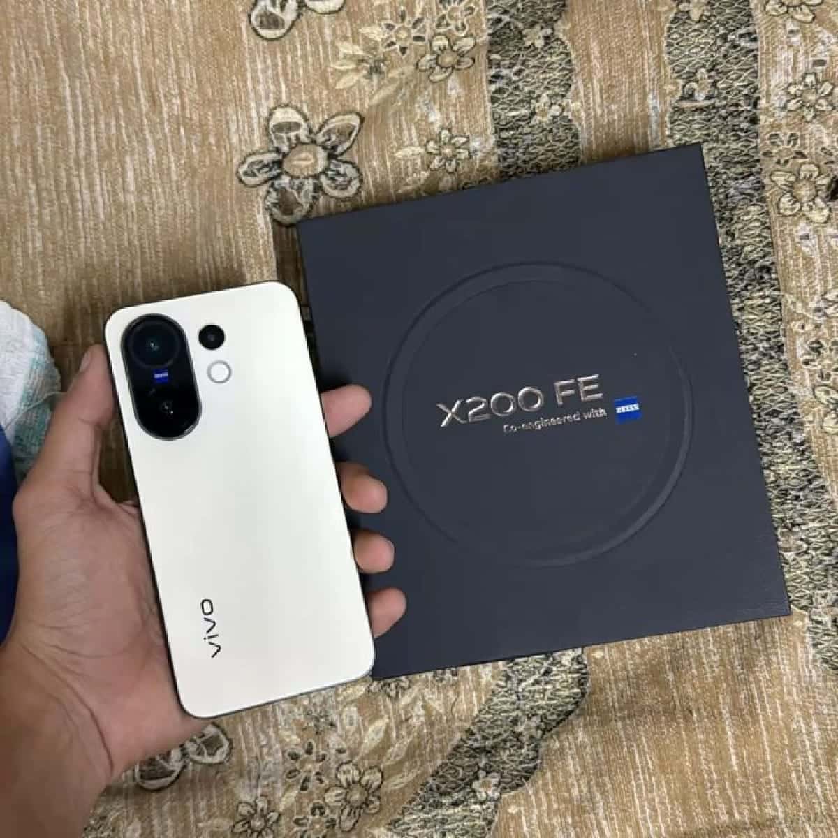 Vivo X200 FE Vivo X200 FE