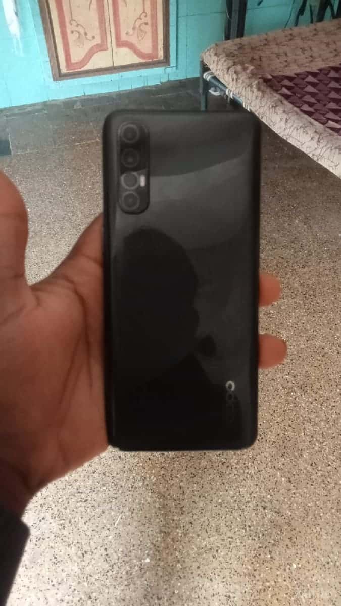 oppo Reno 3 Pro 4G વેચવાનો છે oppo Reno 3 Pro 4G વેચવાનો છે