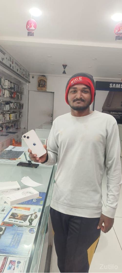 I phone 13 . 128 GB white I phone 13 . 128 GB white