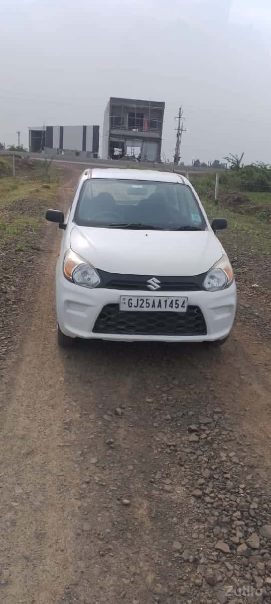 ફોર વ્હીલ-કાર વેચવાની છે ફોર વ્હીલ-કાર વેચવાની છે