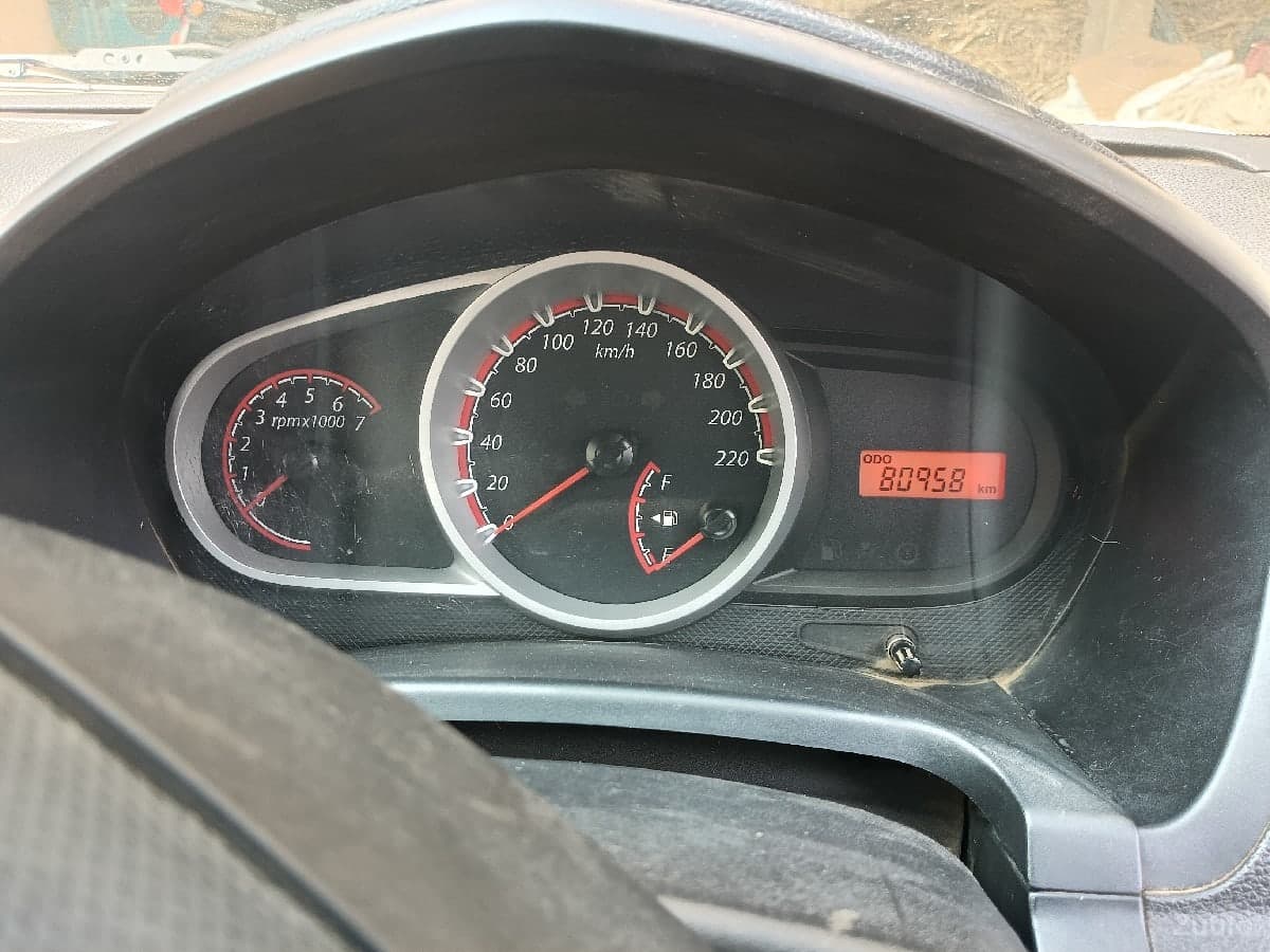 ફોર વ્હીલર ગાડી વેચવા ની છે.