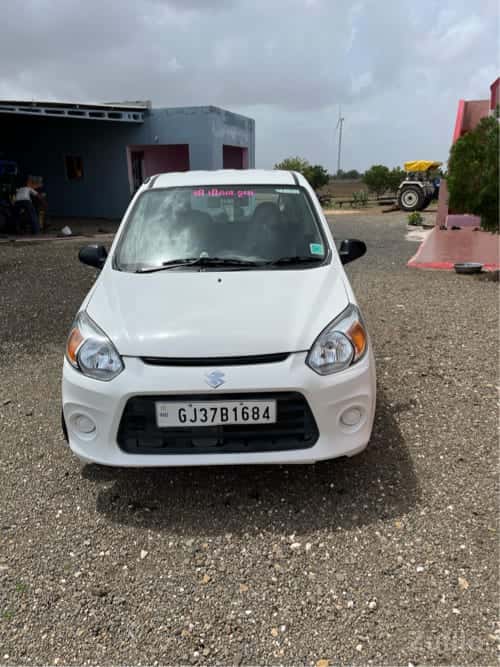 ફોર વ્હીલ વેચવાની છે ફોર વ્હીલ વેચવાની છે