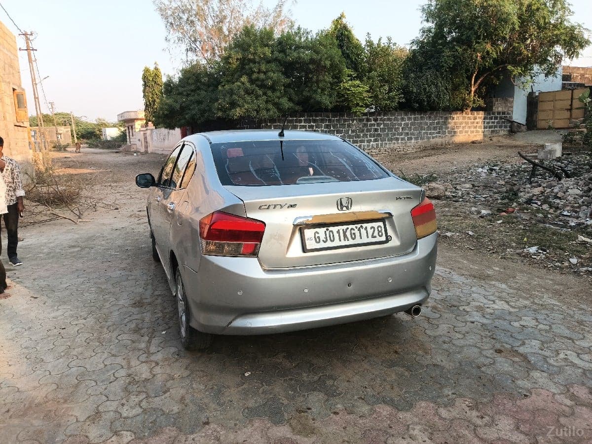 ફોરવહીલ વેચવાની છે