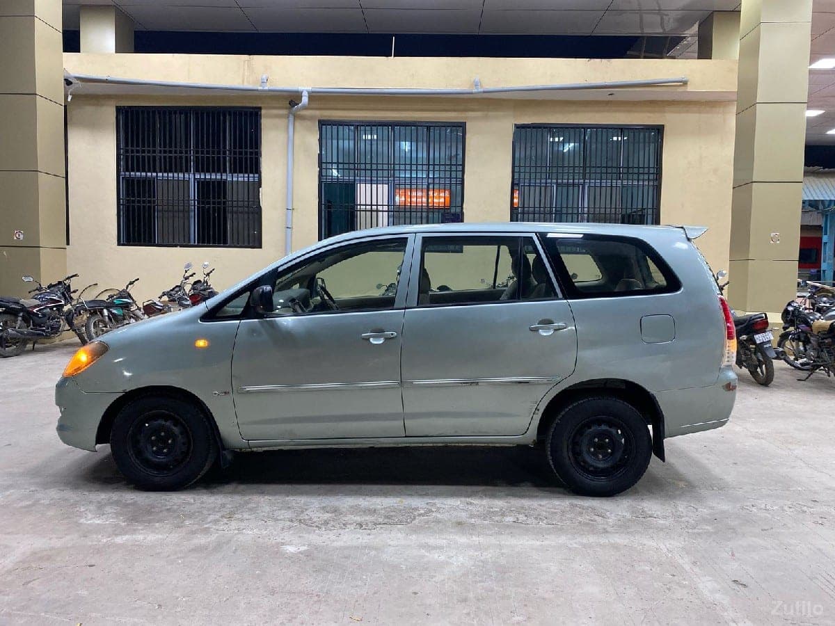 TOYOTA INNOVA G4