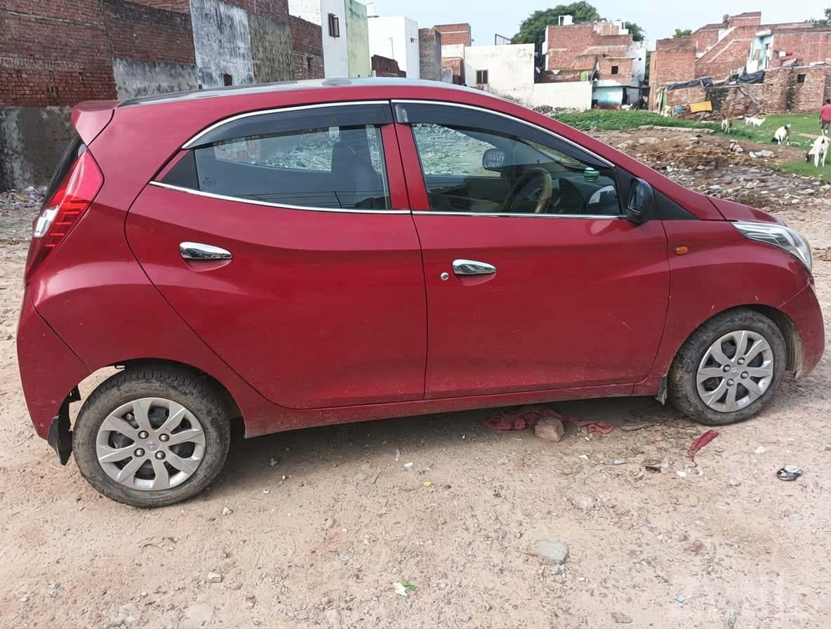 Hyundai Eon Magna+ Red Hatchback Hyundai Eon Magna+ Red Hatchback