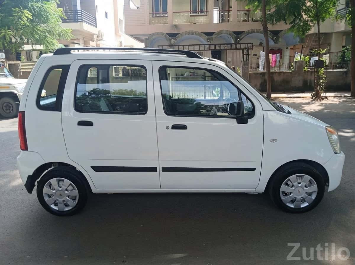 Maruti WagonR LXi CNG – White Family Car Maruti WagonR LXi CNG – White Family Car