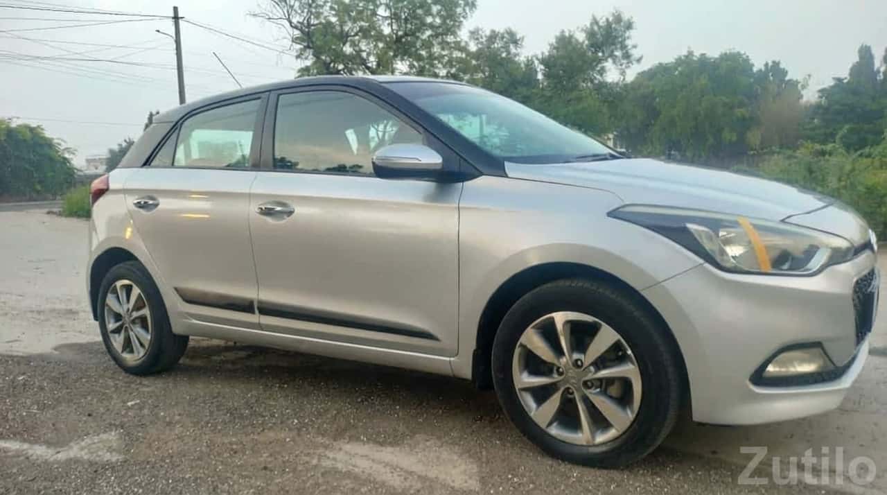 2015 Diesel Silver Hatchback Top Model 2015 Diesel Silver Hatchback Top Model