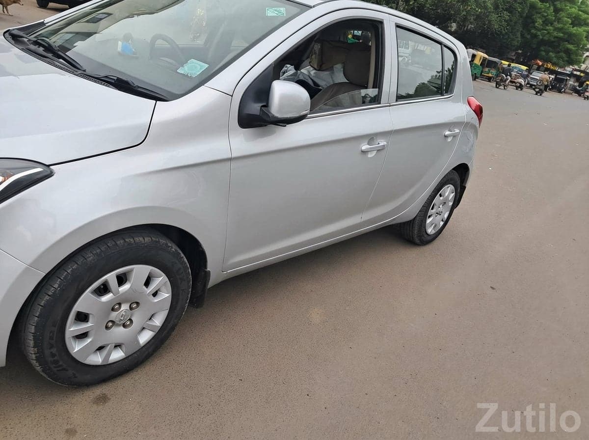 Hyundai i20 CNG 2013 Silver Hatchback