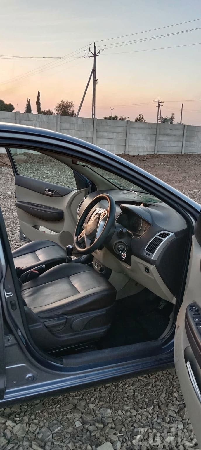 Hyundai i20 Asta Top Model, Clean Interior