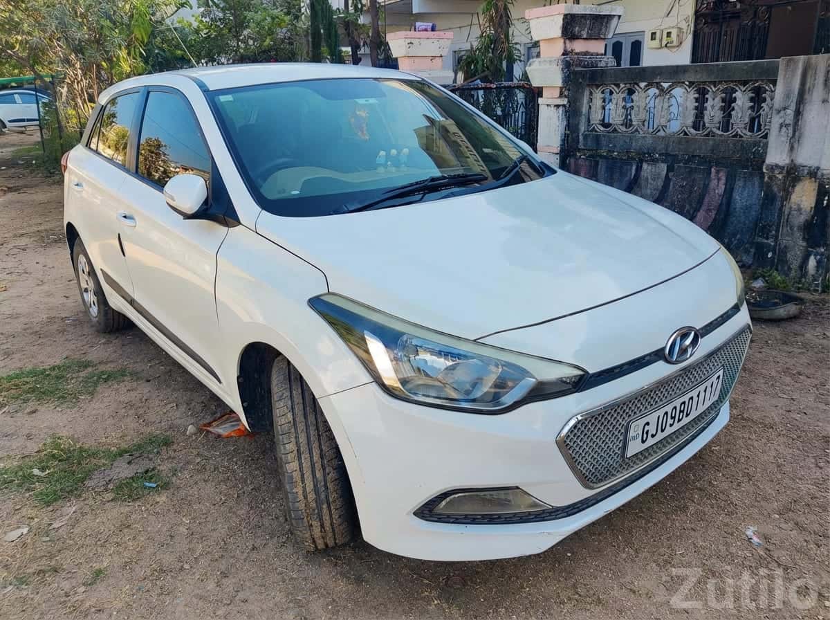 Hyundai i20 Sportz 2015 Diesel White Hyundai i20 Sportz 2015 Diesel White