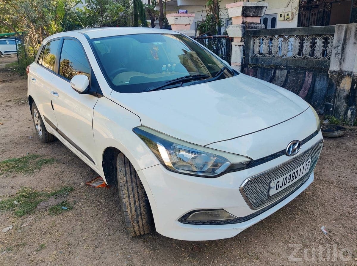 Hyundai i20 Sportz 2015 Diesel White