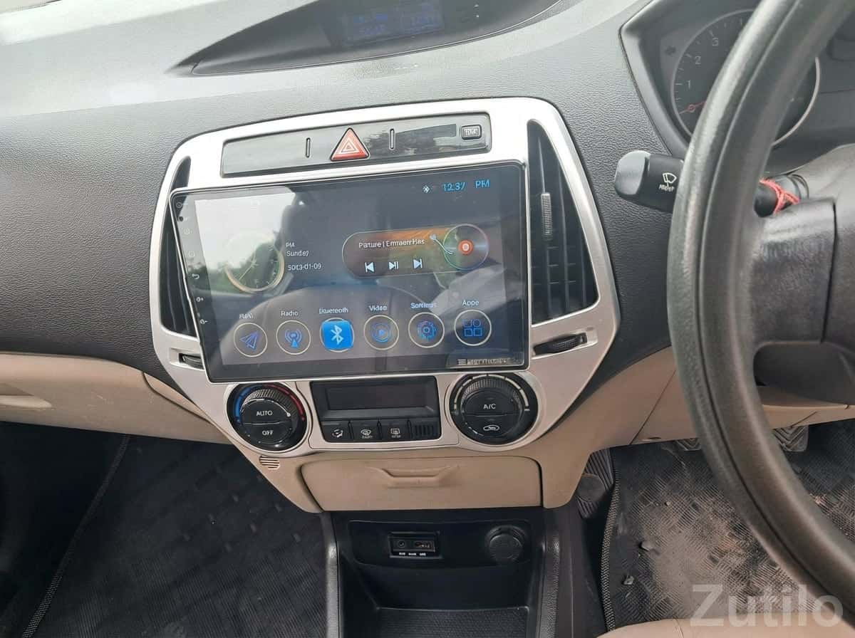 Hyundai i20 CNG 2013 with Touchscreen Hyundai i20 CNG 2013 with Touchscreen