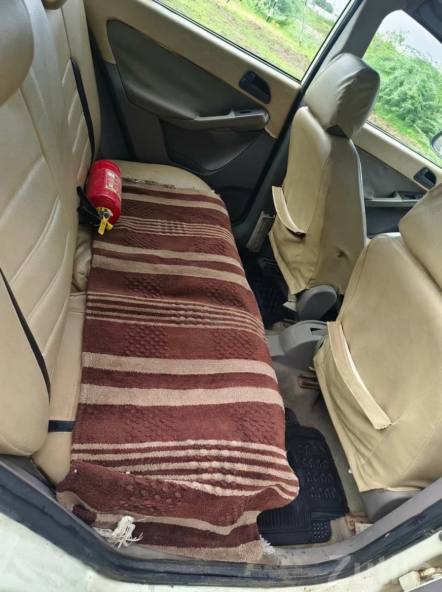 2010 CNG Sedan – Powerful Engine, New Tyres