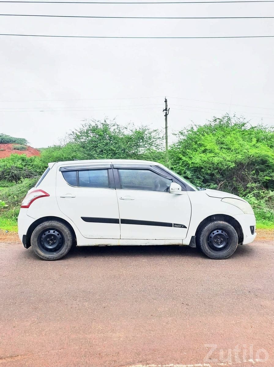 White Maruti Swift VDI Diesel Hatchback