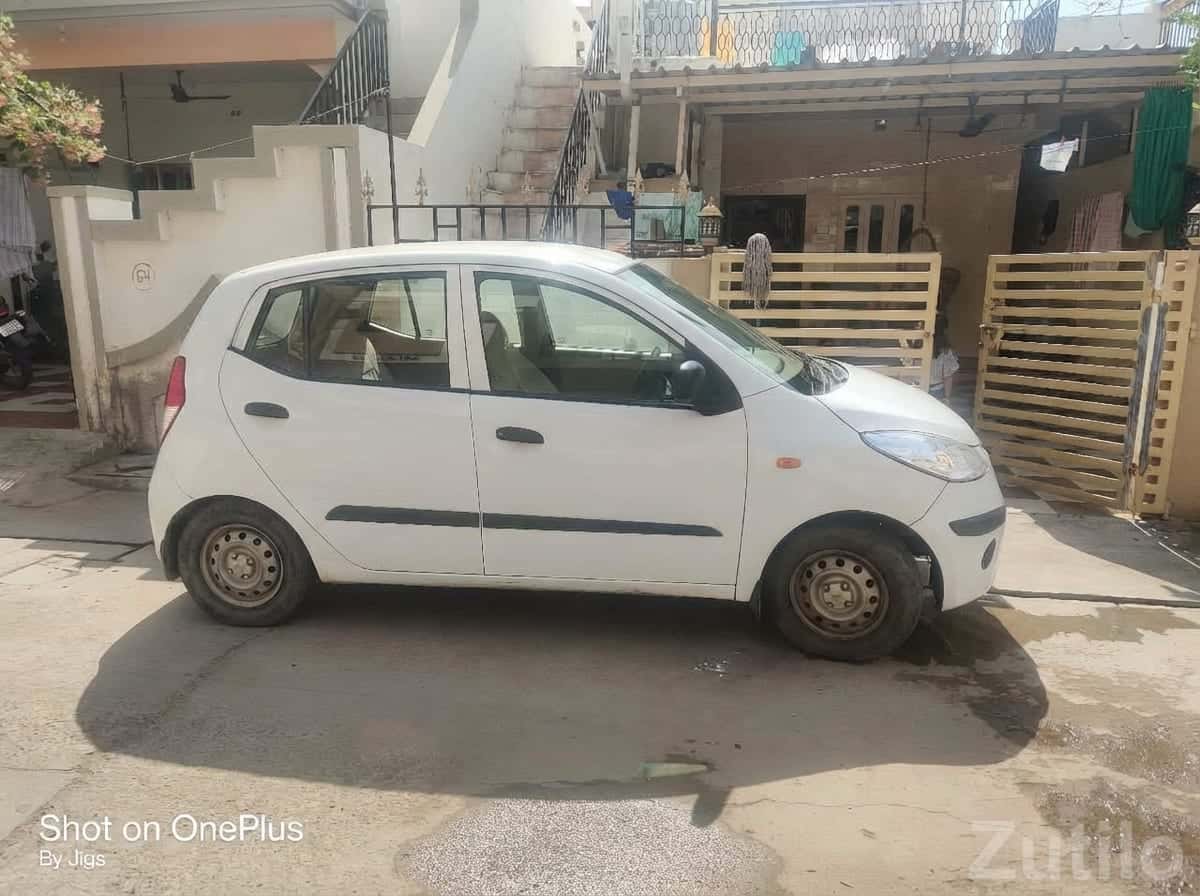 Hyundai i10 2010 White CNG Hatchback Hyundai i10 2010 White CNG Hatchback