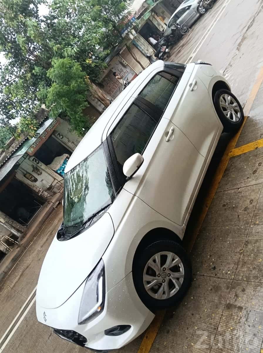 Maruti Swift 2024 White, 18,000 km Maruti Swift 2024 White, 18,000 km