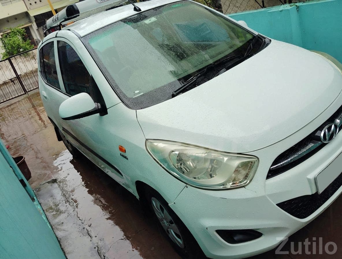 Hyundai i10 Magna CNG White Car Sale