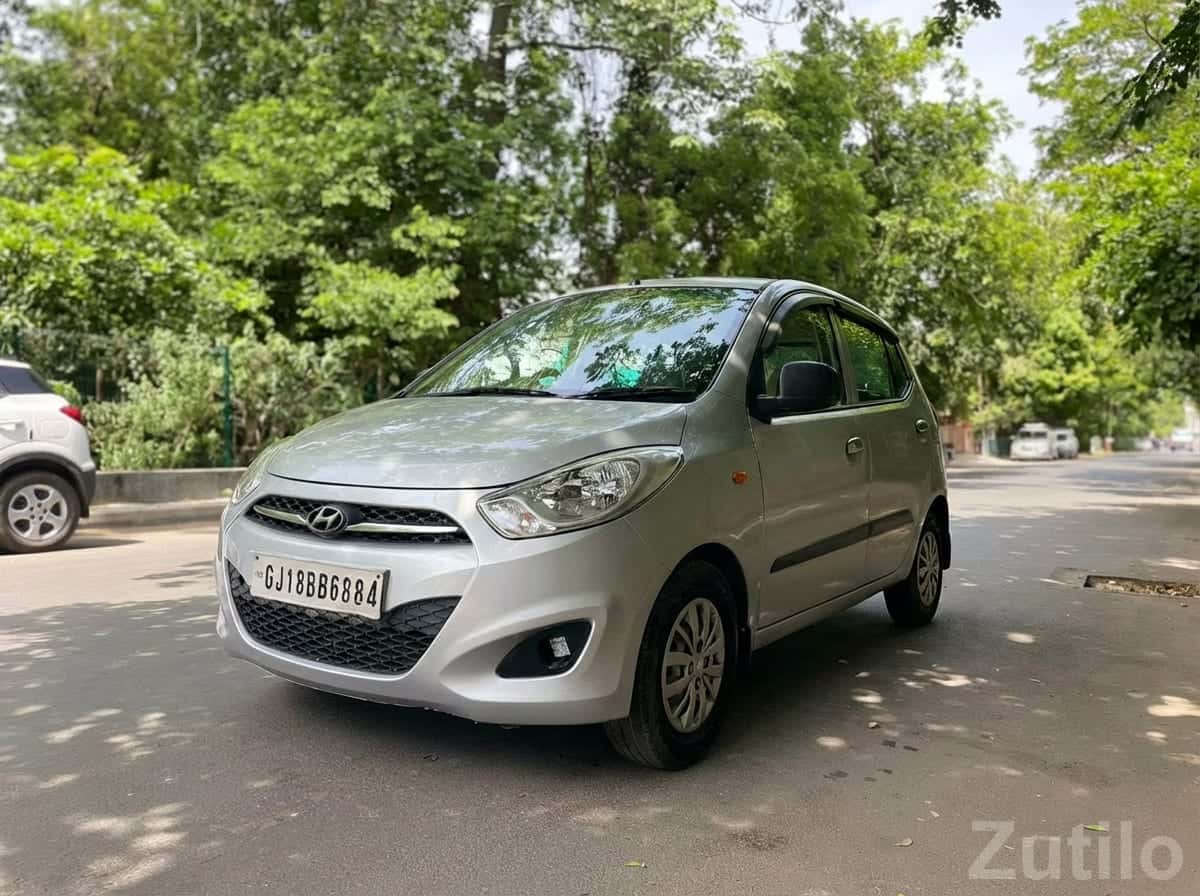 2013 Hyundai i10 Silver Hatchback 2013 Hyundai i10 Silver Hatchback