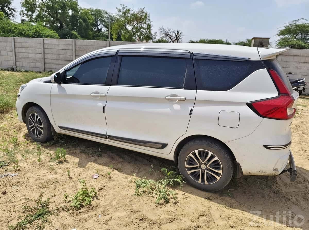 White Ertiga VXI CNG Family MPV White Ertiga VXI CNG Family MPV
