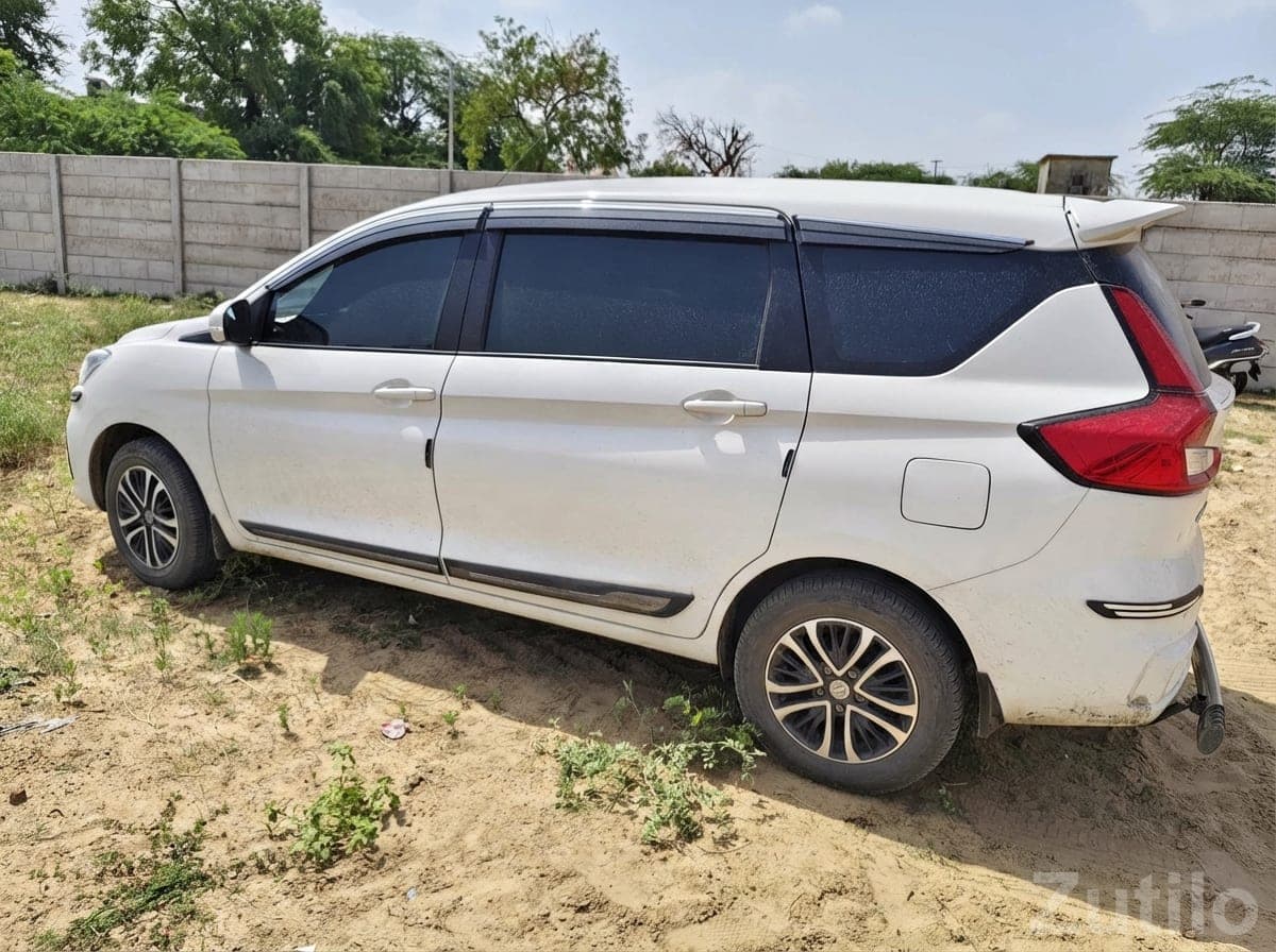 White Ertiga VXI CNG Family MPV