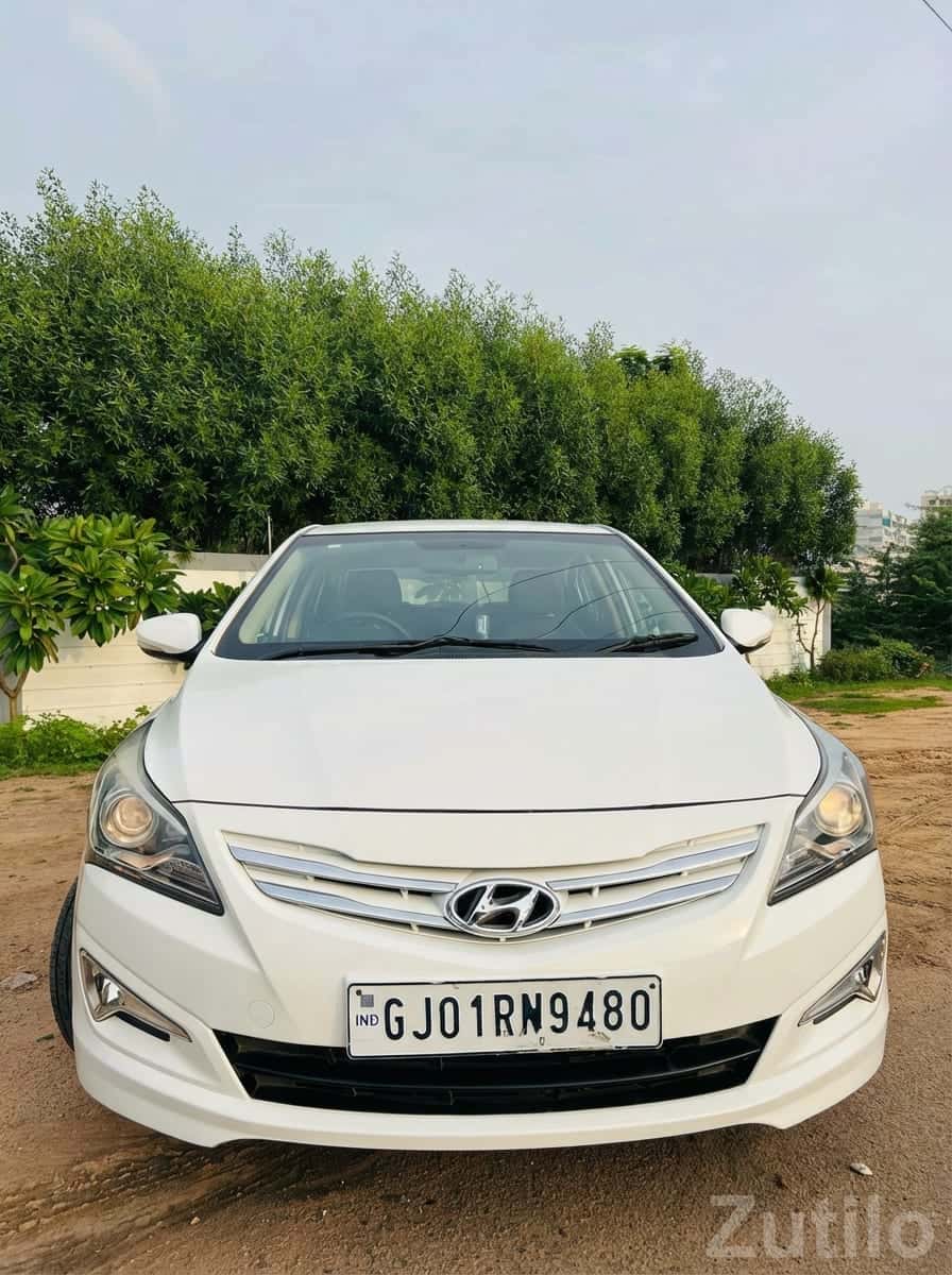 Hyundai Verna Fluidic White Sedan Hyundai Verna Fluidic White Sedan