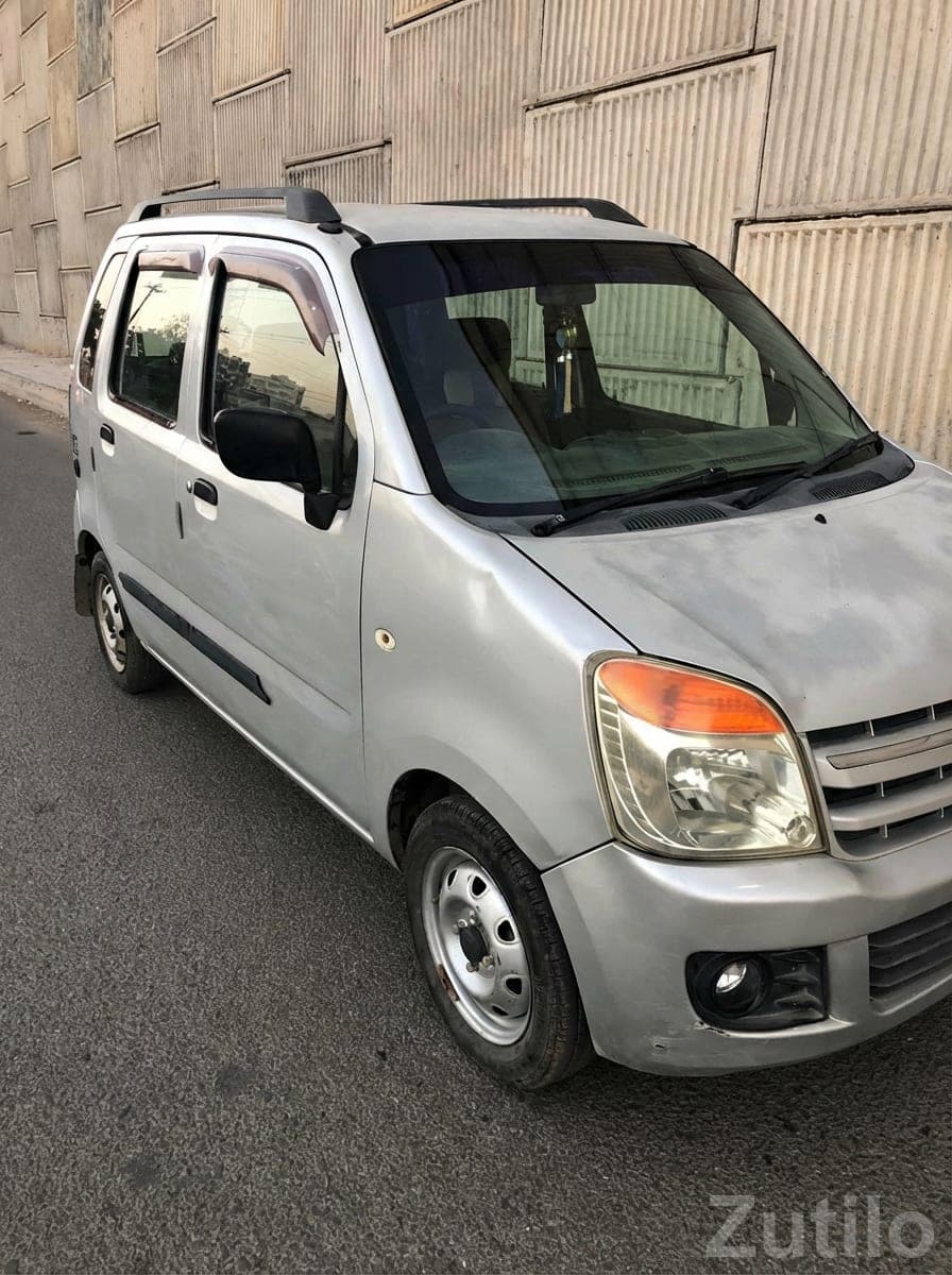 Maruti WagonR 2011 Silver, 31k km Only
