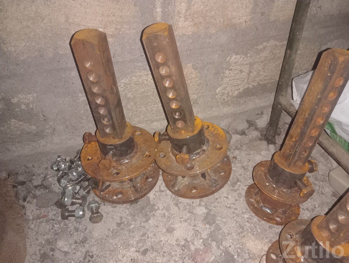 Yuvraj 215 Tractor Dagla Attachments