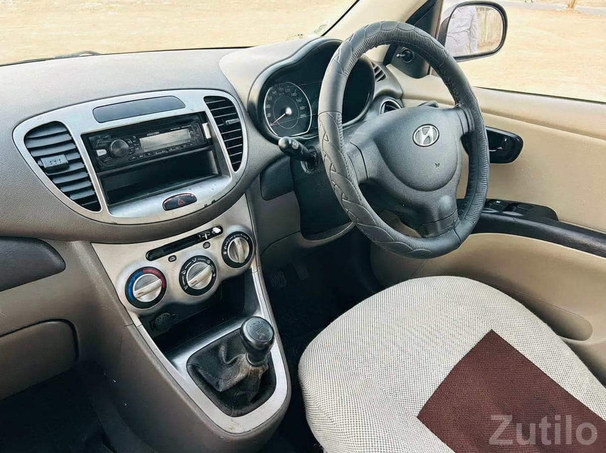 Hyundai i10 Magna Petrol 2015 – Neat Interior