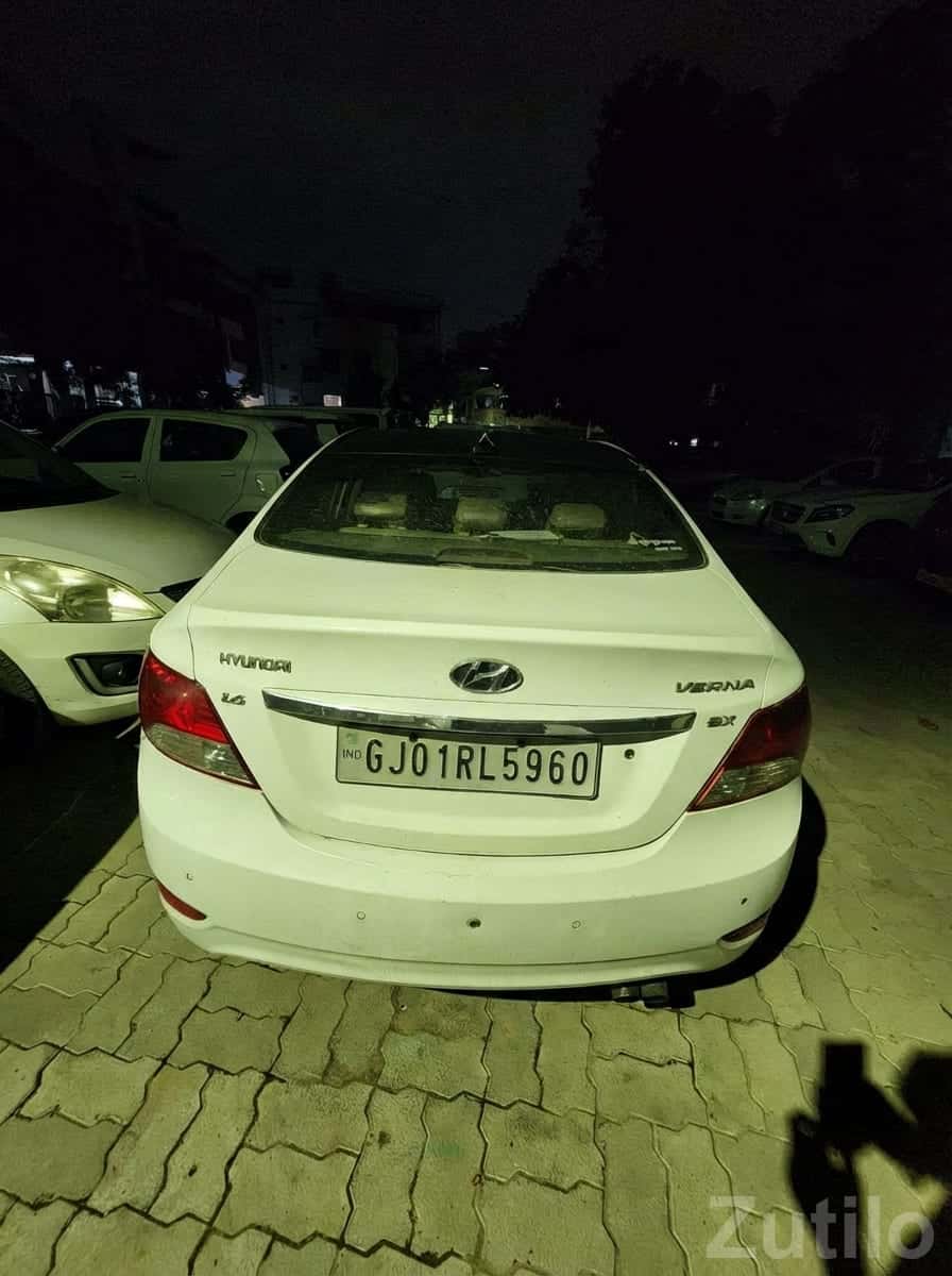 Hyundai Verna Fluidic Diesel SX White Hyundai Verna Fluidic Diesel SX White