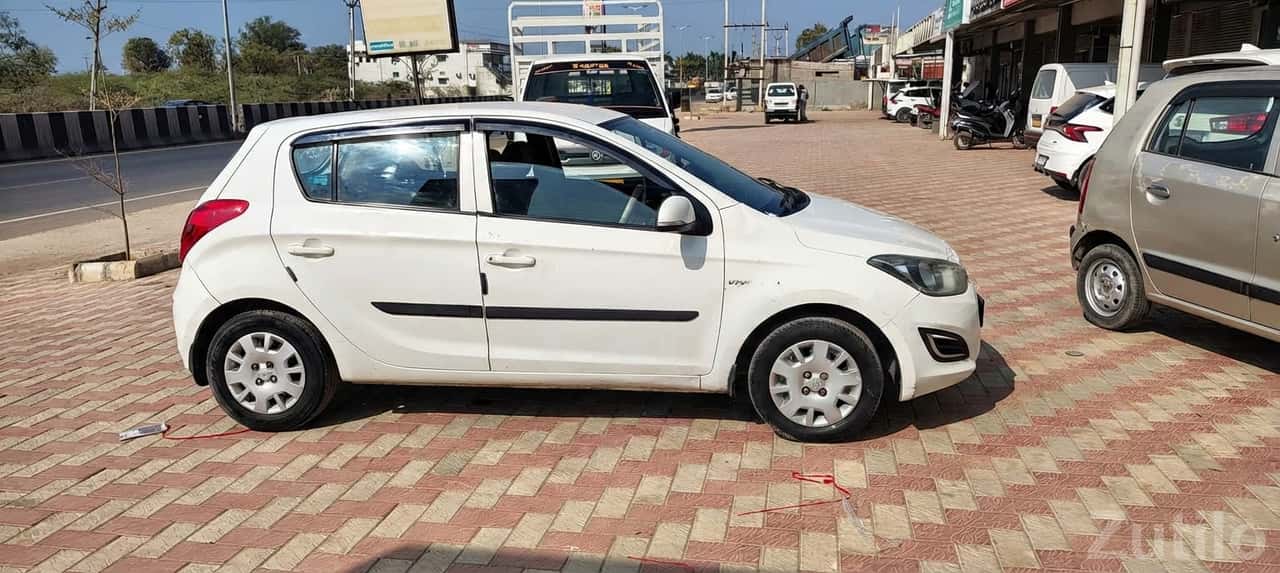 Hyundai i20 White Hatchback Car Hyundai i20 White Hatchback Car