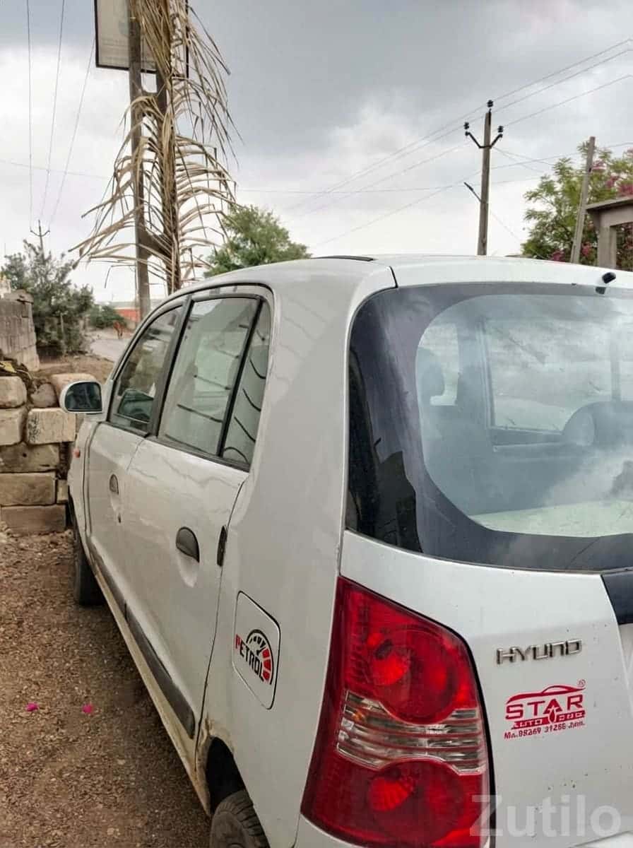Hyundai White Petrol Small Family Car Hyundai White Petrol Small Family Car