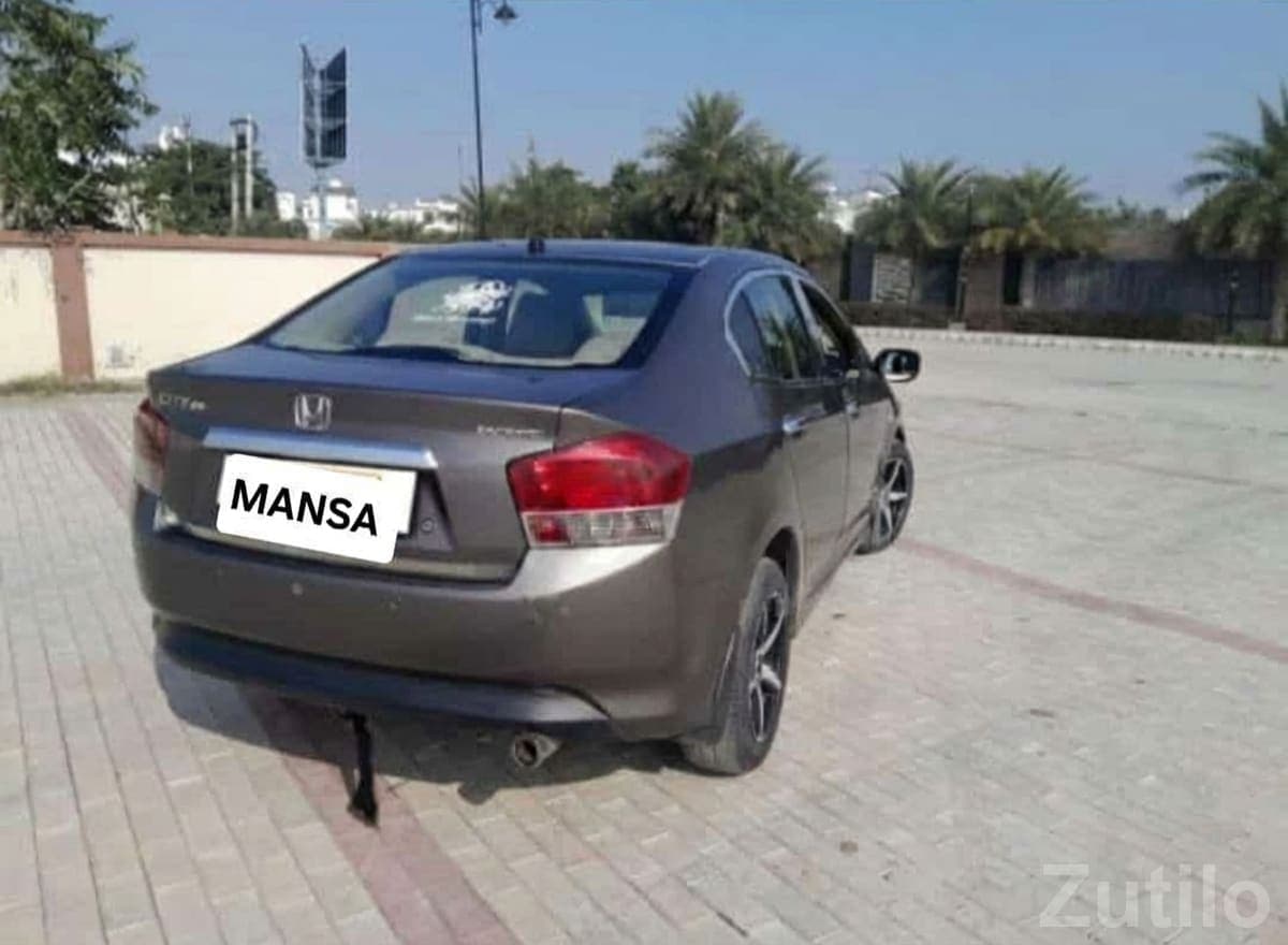 Honda City VMT i-VTEC Sedan – Grey