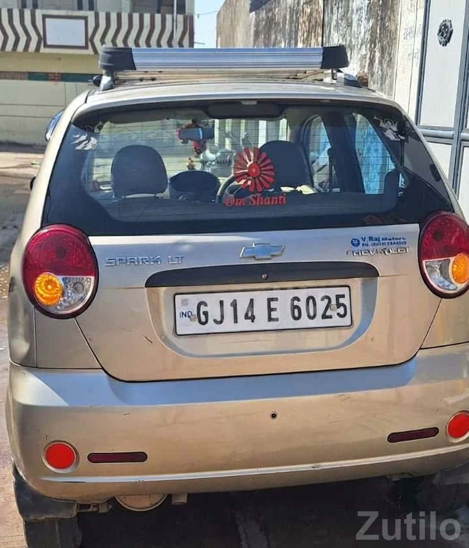 Chevrolet Spark 2012 LT Silver Hatchback Chevrolet Spark 2012 LT Silver Hatchback