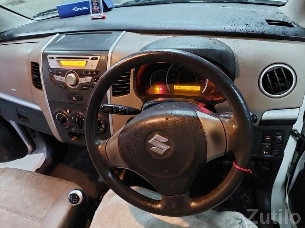 Maruti Wagon R VXI – Clean Interior