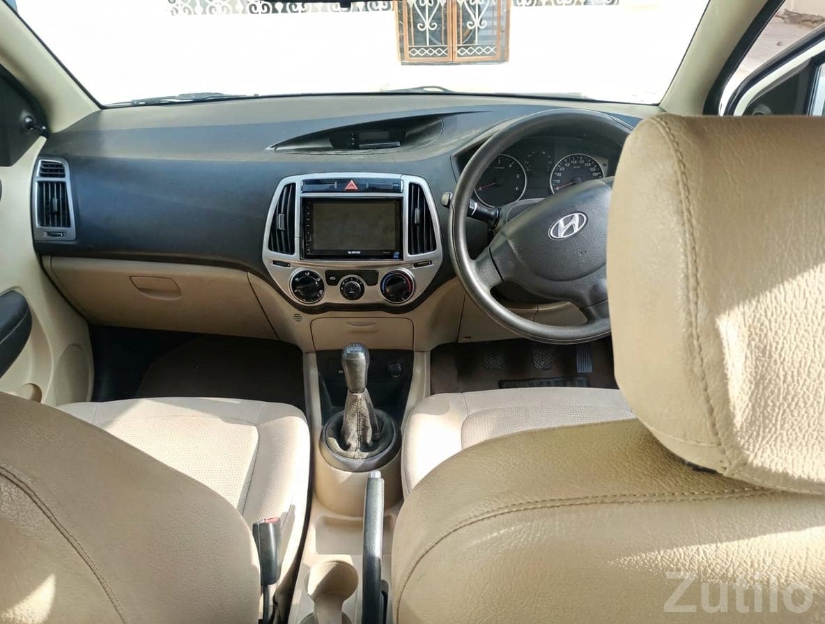 Hyundai i20 with Clean Beige Interior