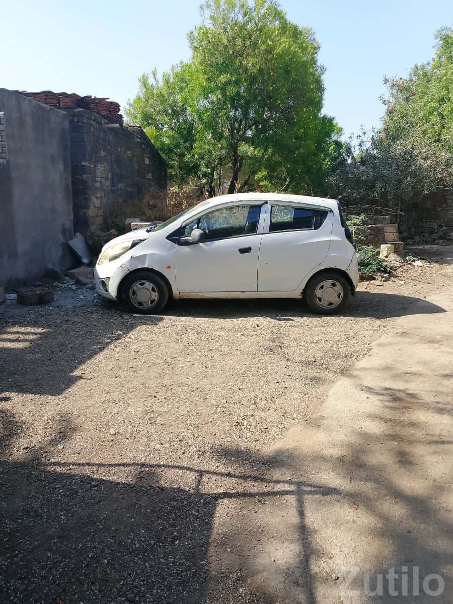 White Small City Car for Quick Sale White Small City Car for Quick Sale